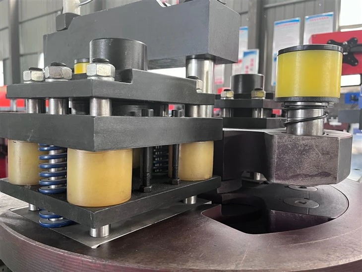 Busbar Bending Cutting And 4 Punching Holes Machine For Copper Processing Manufacturer